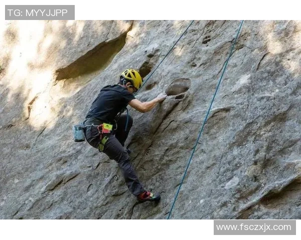 广州攀岩队的中路突破之路:探索攀岩深度与团队精神的结合 广州攀岩队的中路突破之路:探索攀岩深度与团队精神的结合