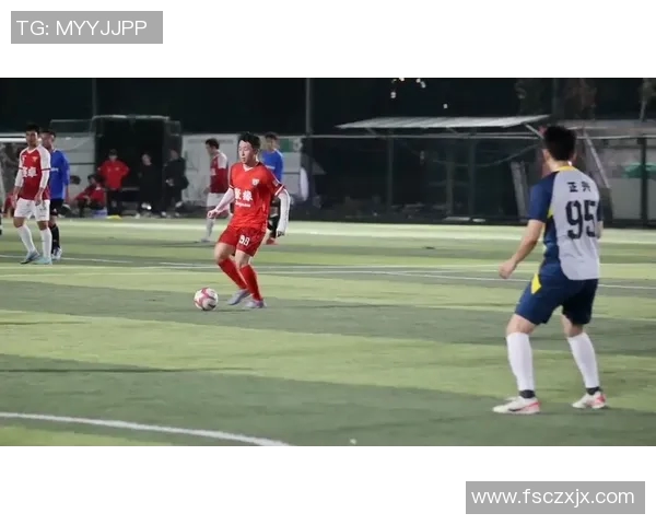 足球明星精彩瞬间盘点各类射门技巧与风格大揭秘 足球明星精彩瞬间盘点各类射门技巧与风格大揭秘