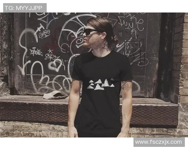 创意手绘足球明星短袖T恤设计展现个性与热情的完美结合